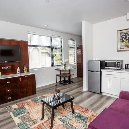 Prime Location - Awesome View -1 Bedroom Apartment